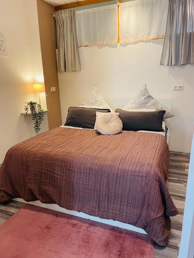 Ferienwohnung Marina An Der Romantischen Strasse Вейкерсхайм Екстериор снимка