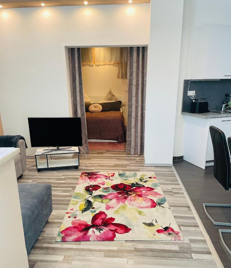 Ferienwohnung Marina An Der Romantischen Strasse Вейкерсхайм Екстериор снимка